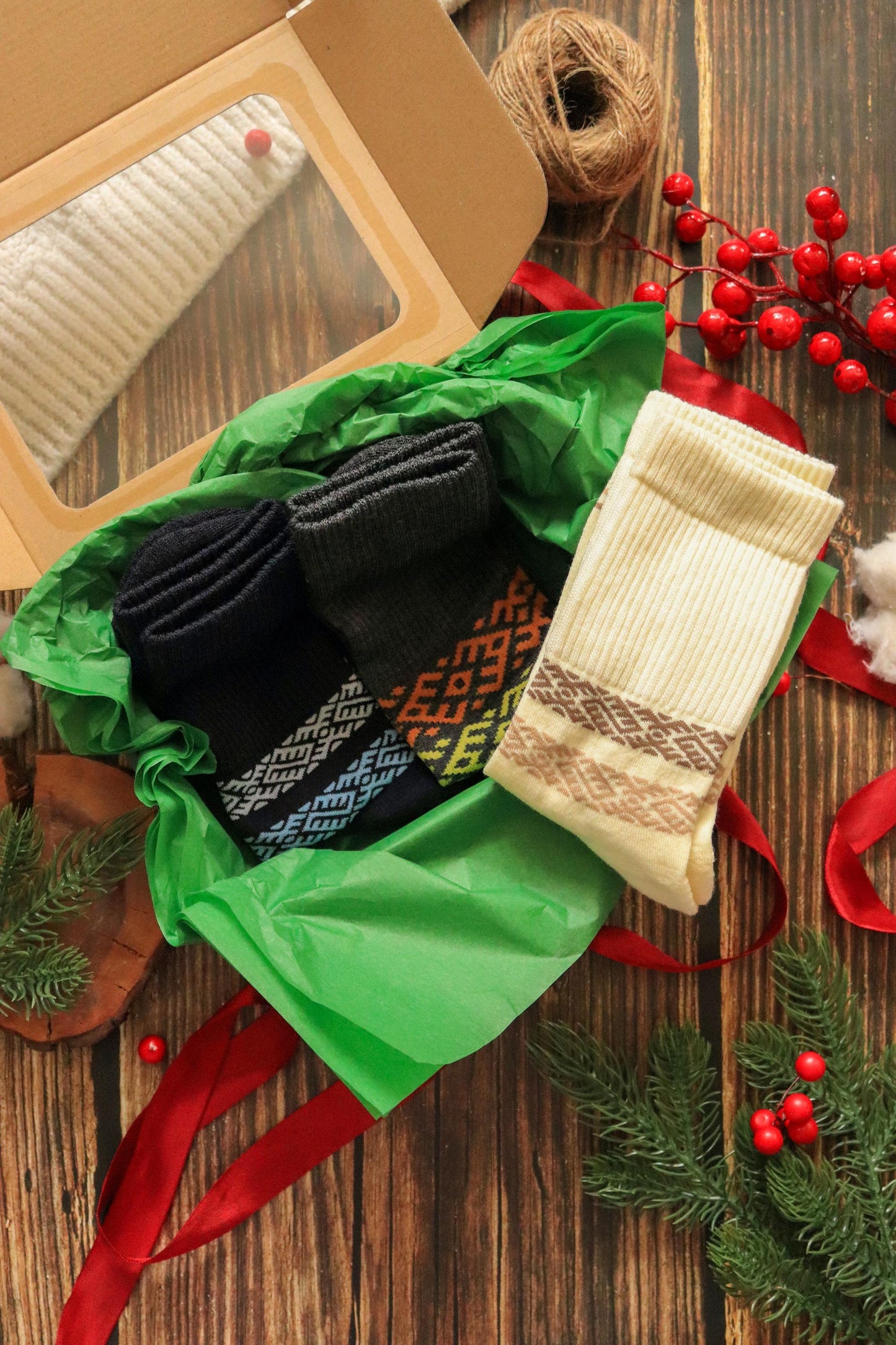 Kasdieninės paminkštintos kojinių dovanų dėžutė (3 poros)